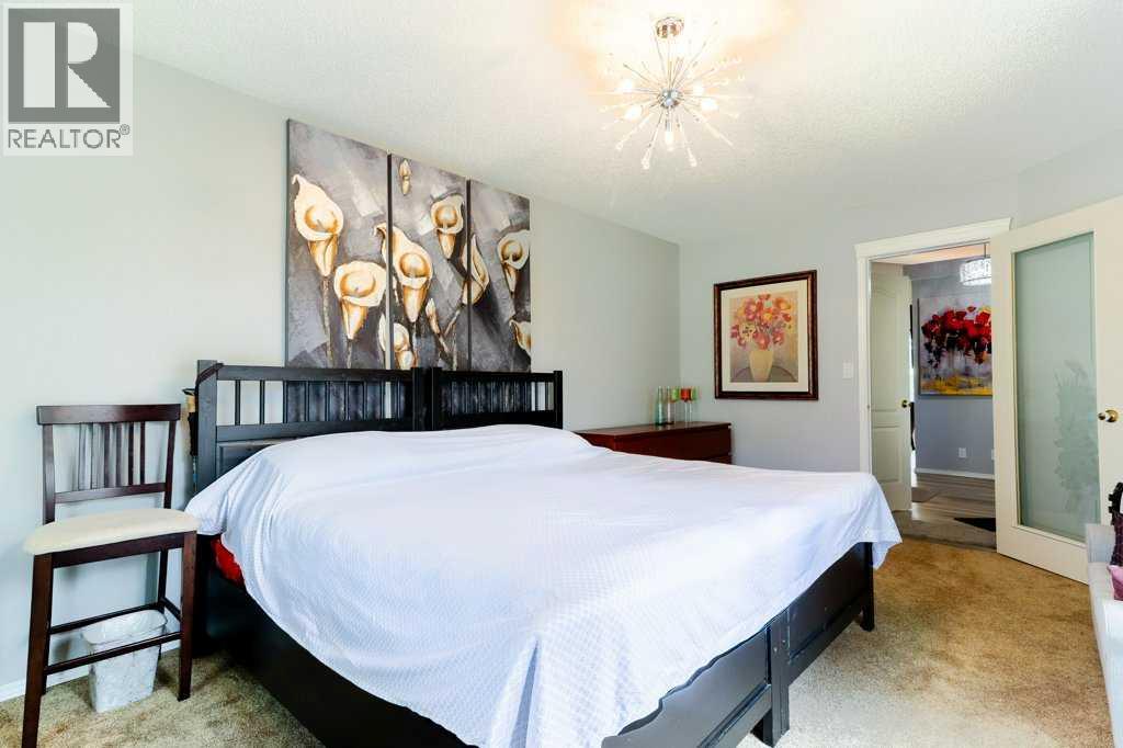 Photo 17 of 138 Hampstead Circle Nw, Calgary AB