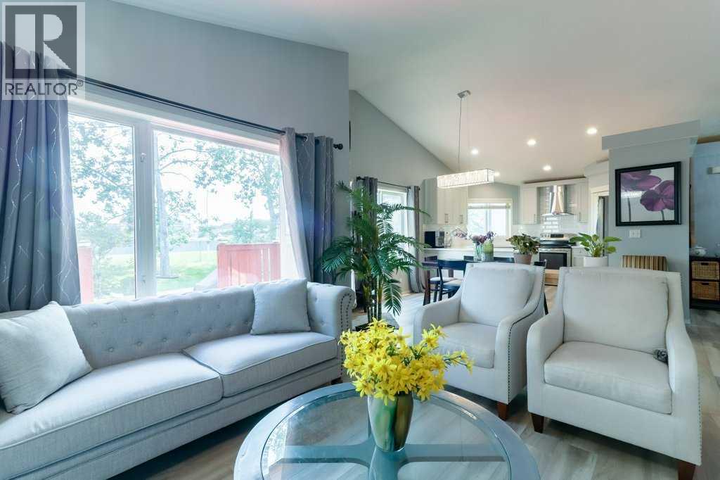 Photo 12 of 138 Hampstead Circle Nw, Calgary AB