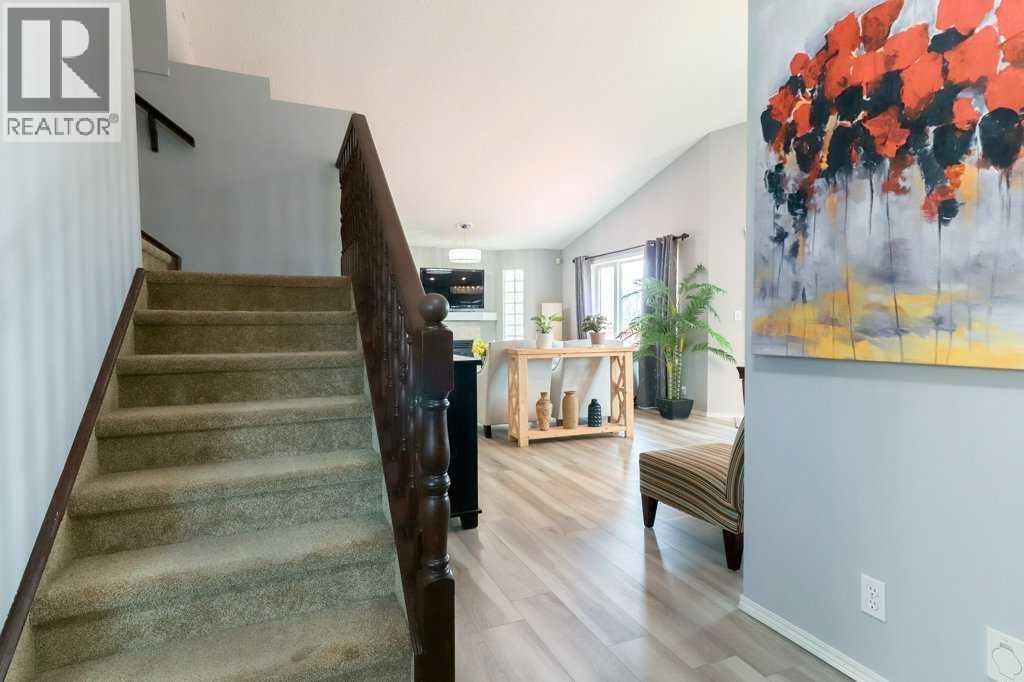 Photo 14 of 138 Hampstead Circle Nw, Calgary AB