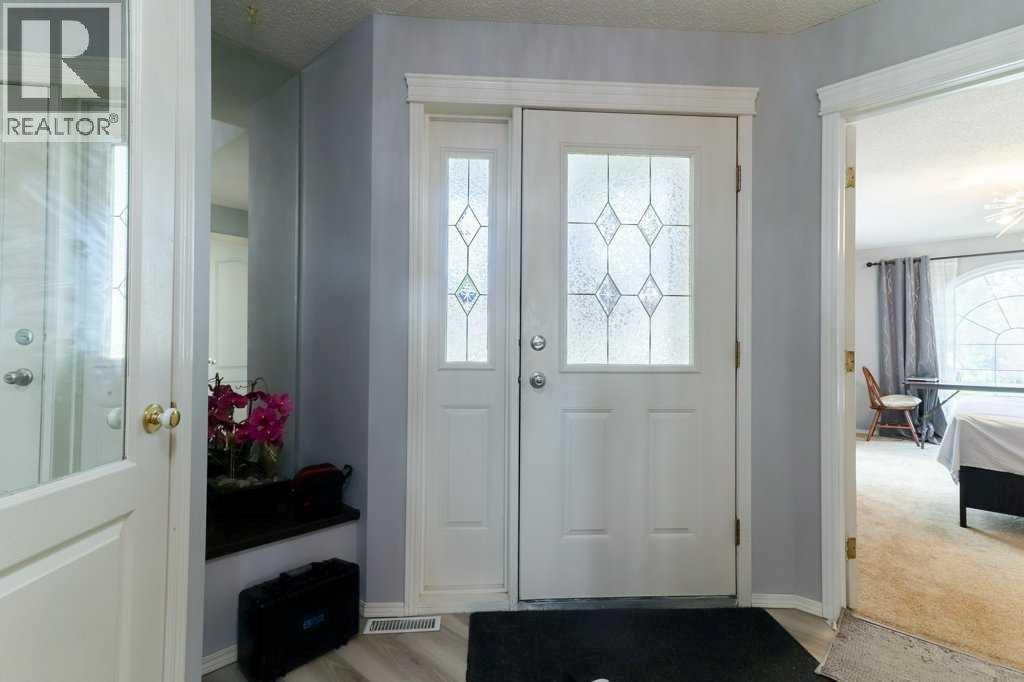 Photo 4 of 138 Hampstead Circle Nw, Calgary AB