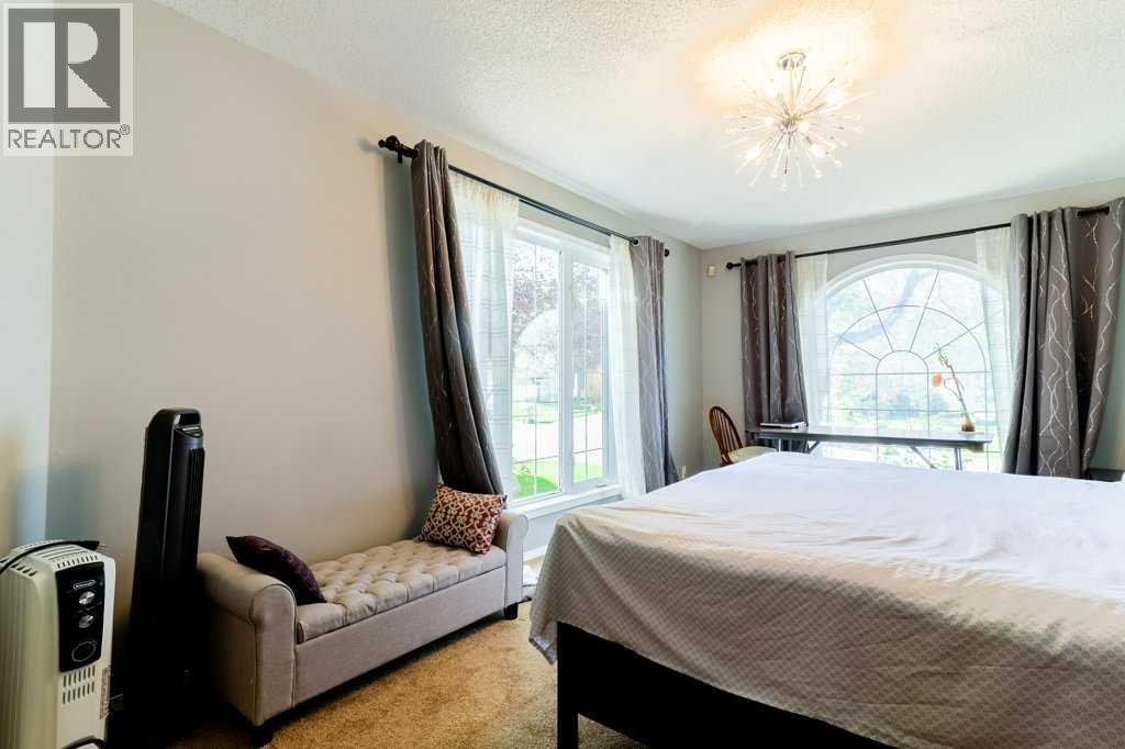 Photo 16 of 138 Hampstead Circle Nw, Calgary AB