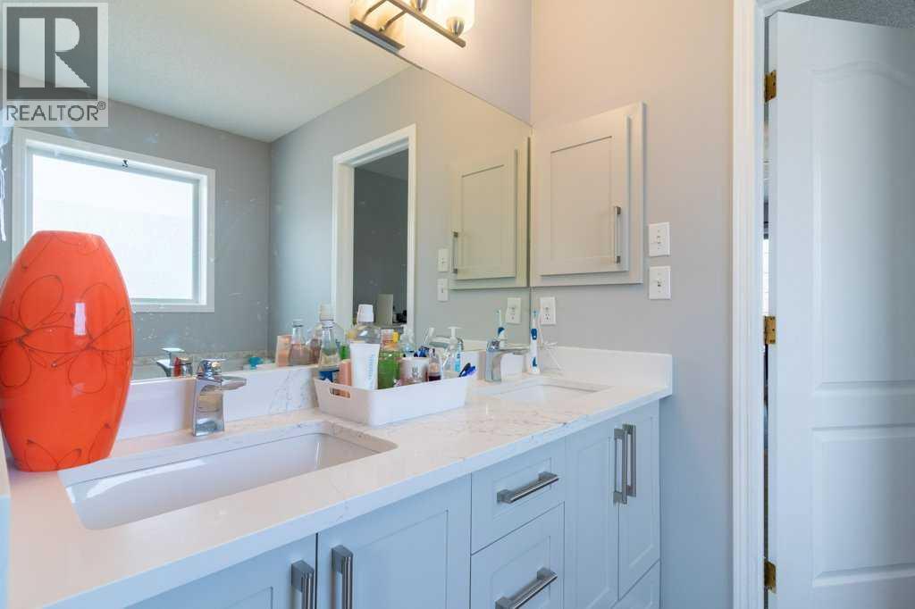 Photo 23 of 138 Hampstead Circle Nw, Calgary AB