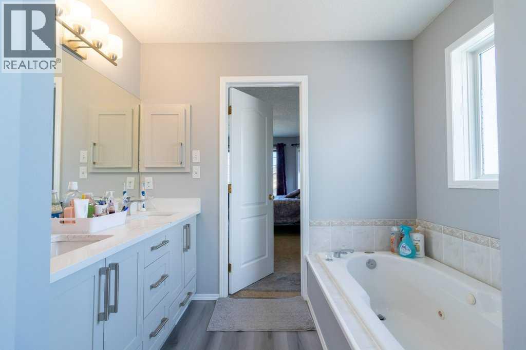 Photo 26 of 138 Hampstead Circle Nw, Calgary AB
