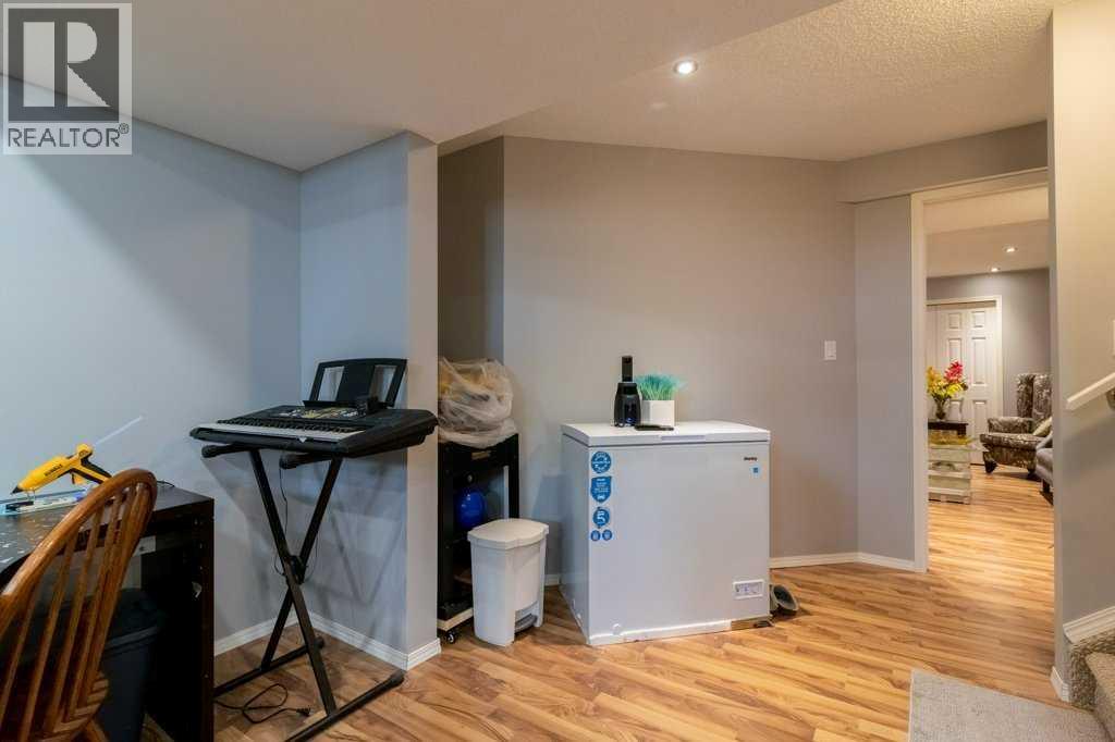 Photo 32 of 138 Hampstead Circle Nw, Calgary AB