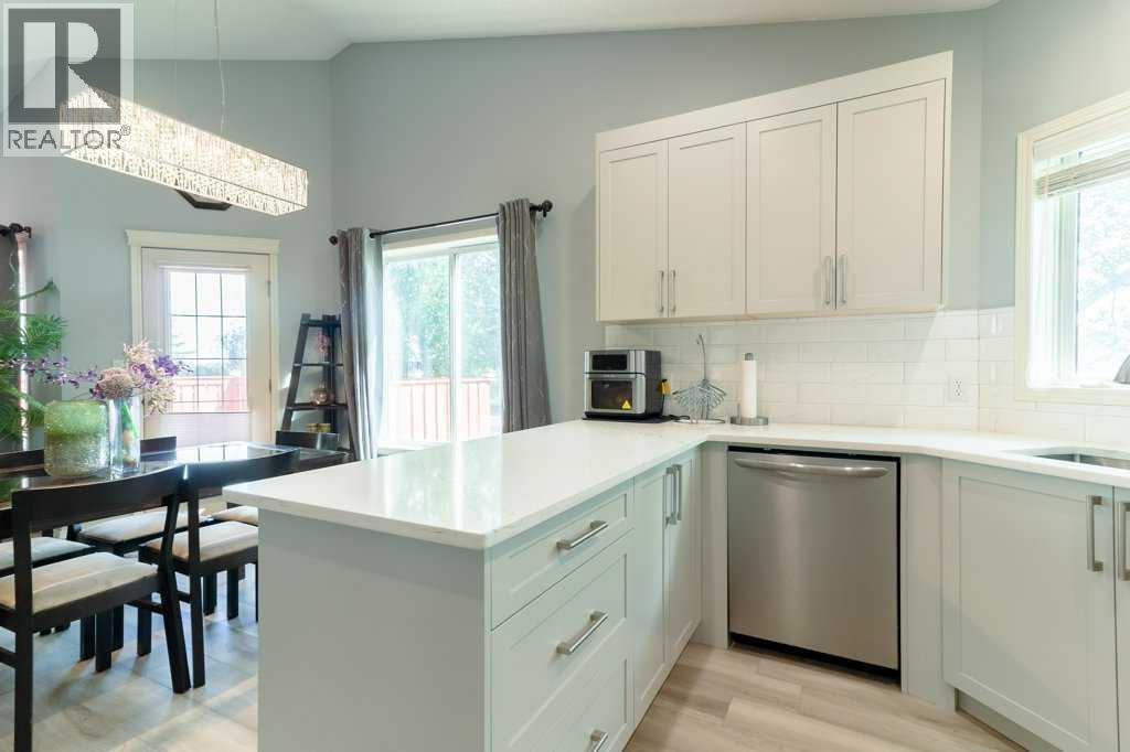 Photo 8 of 138 Hampstead Circle Nw, Calgary AB