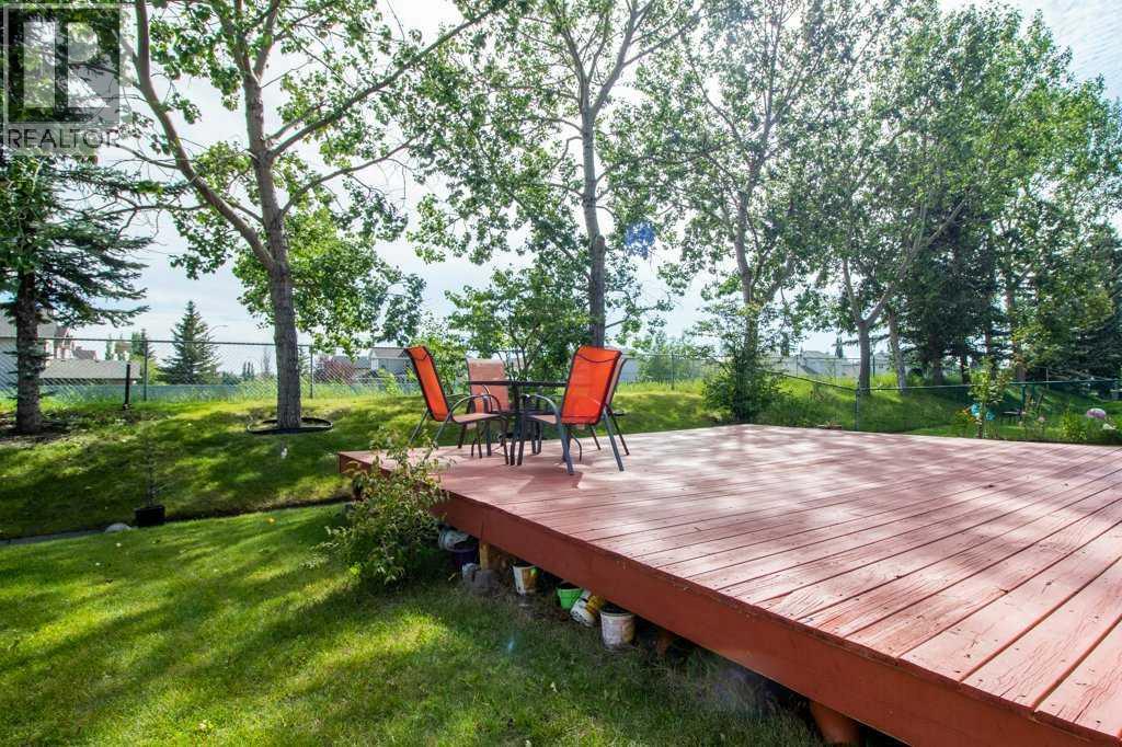 Photo 38 of 138 Hampstead Circle Nw, Calgary AB