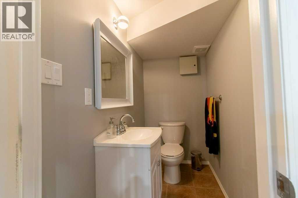 Photo 35 of 138 Hampstead Circle Nw, Calgary AB