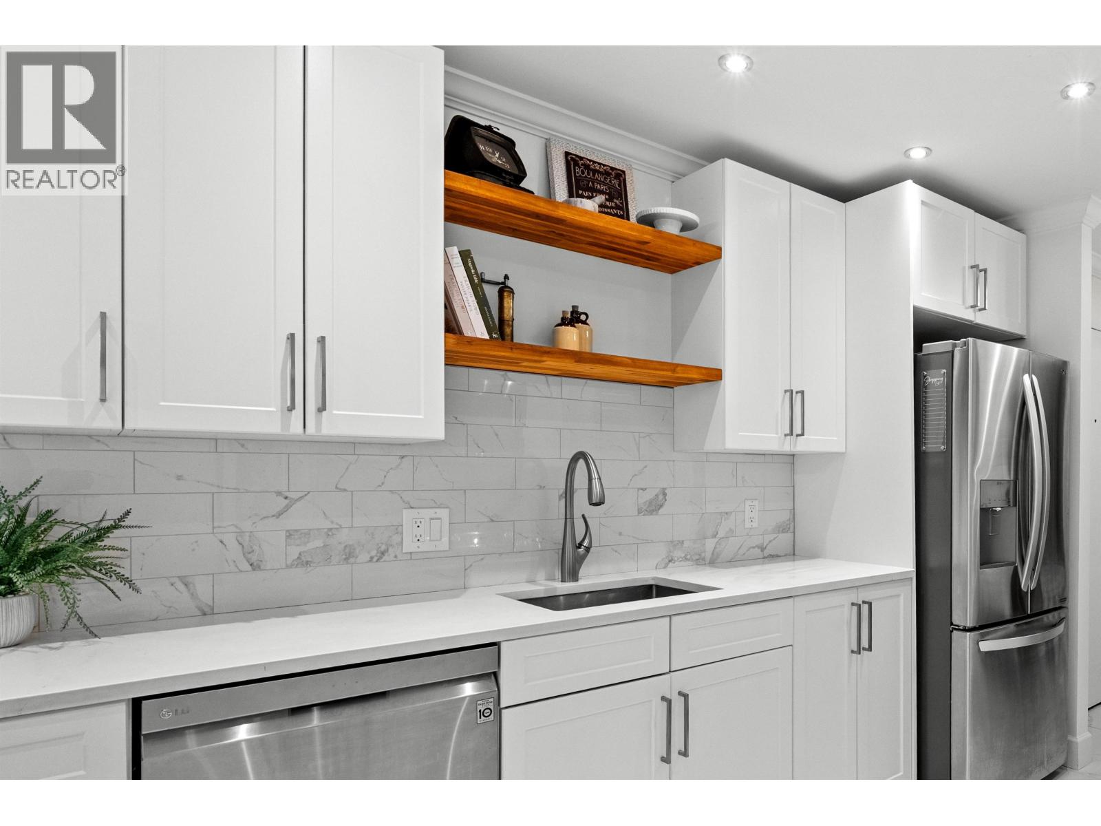 Photo 6 of T 4908 3980 Carrigan Court, Burnaby BC