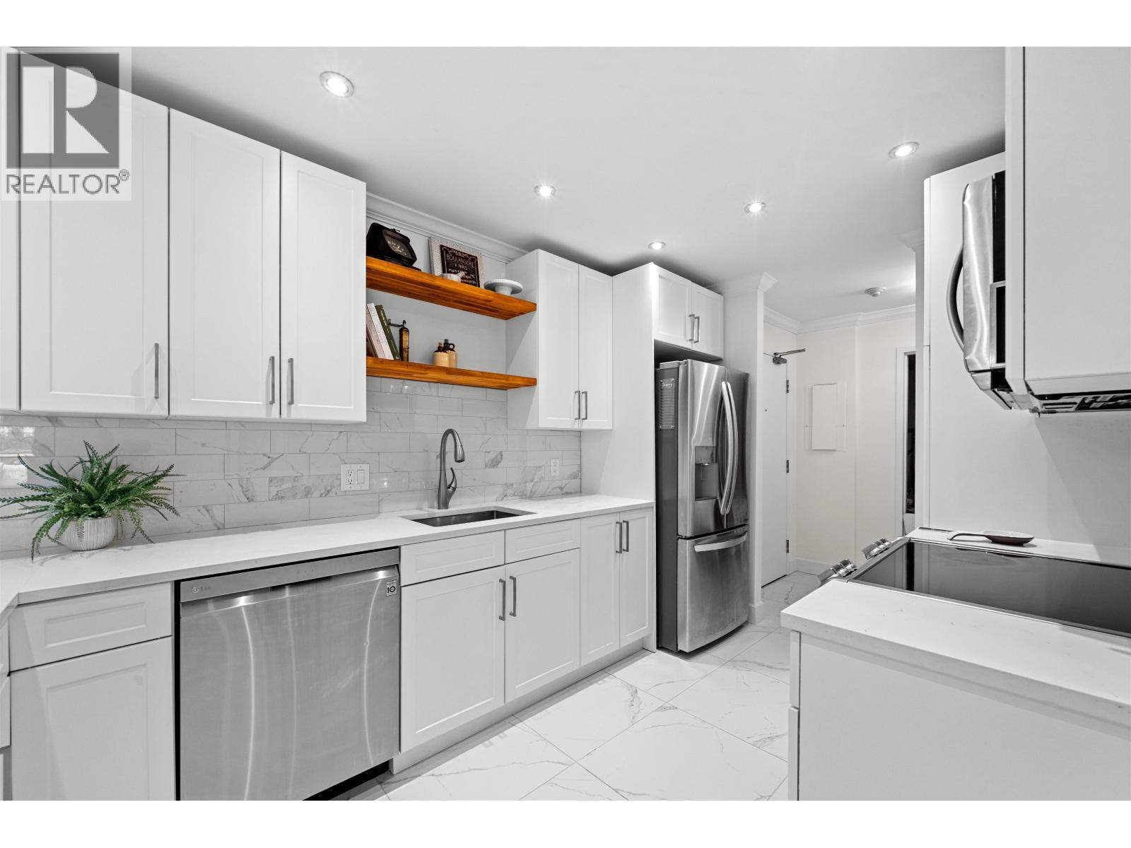 Photo 4 of T 4908 3980 Carrigan Court, Burnaby BC