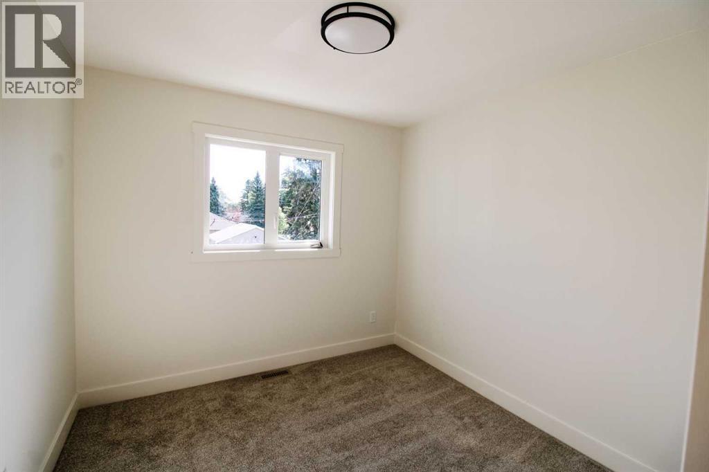 Photo 11 of 1015 17 A Street S, Lethbridge AB