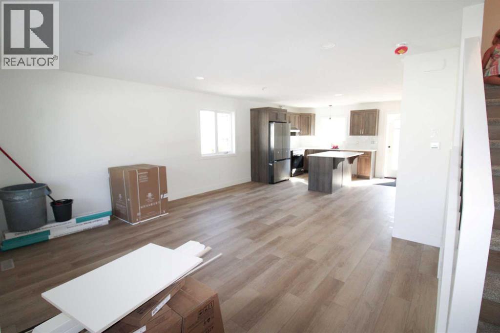 Photo 4 of 1015 17 A Street S, Lethbridge AB