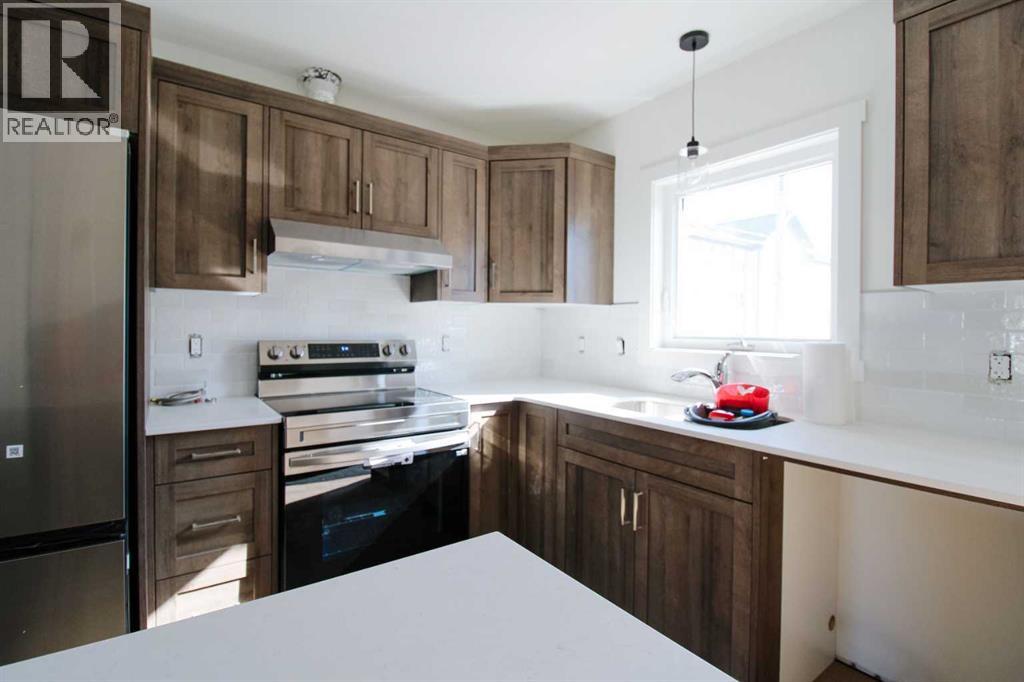 Photo 9 of 1015 17 A Street S, Lethbridge AB
