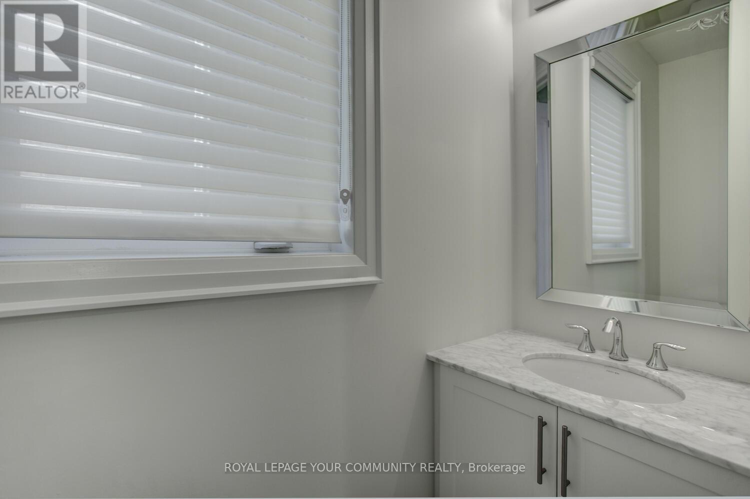 Photo 11 of 13 Bannockburn Drive, Vaughan ON