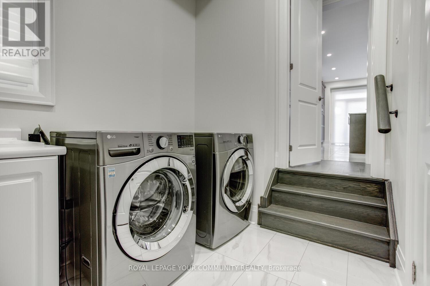 Photo 12 of 13 Bannockburn Drive, Vaughan ON