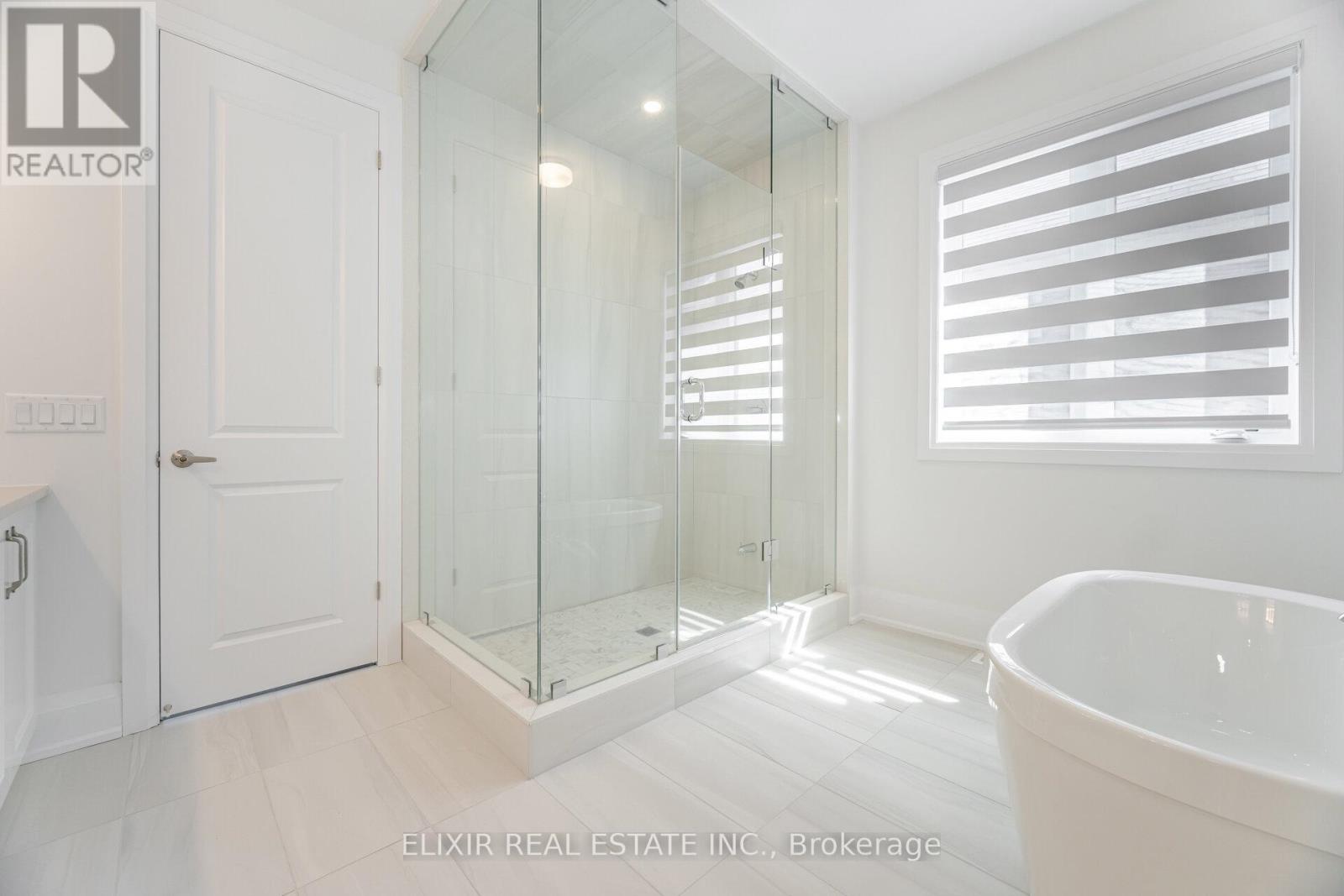 Photo 37 of 33 Sculpture Garden Lane, Vaughan ON