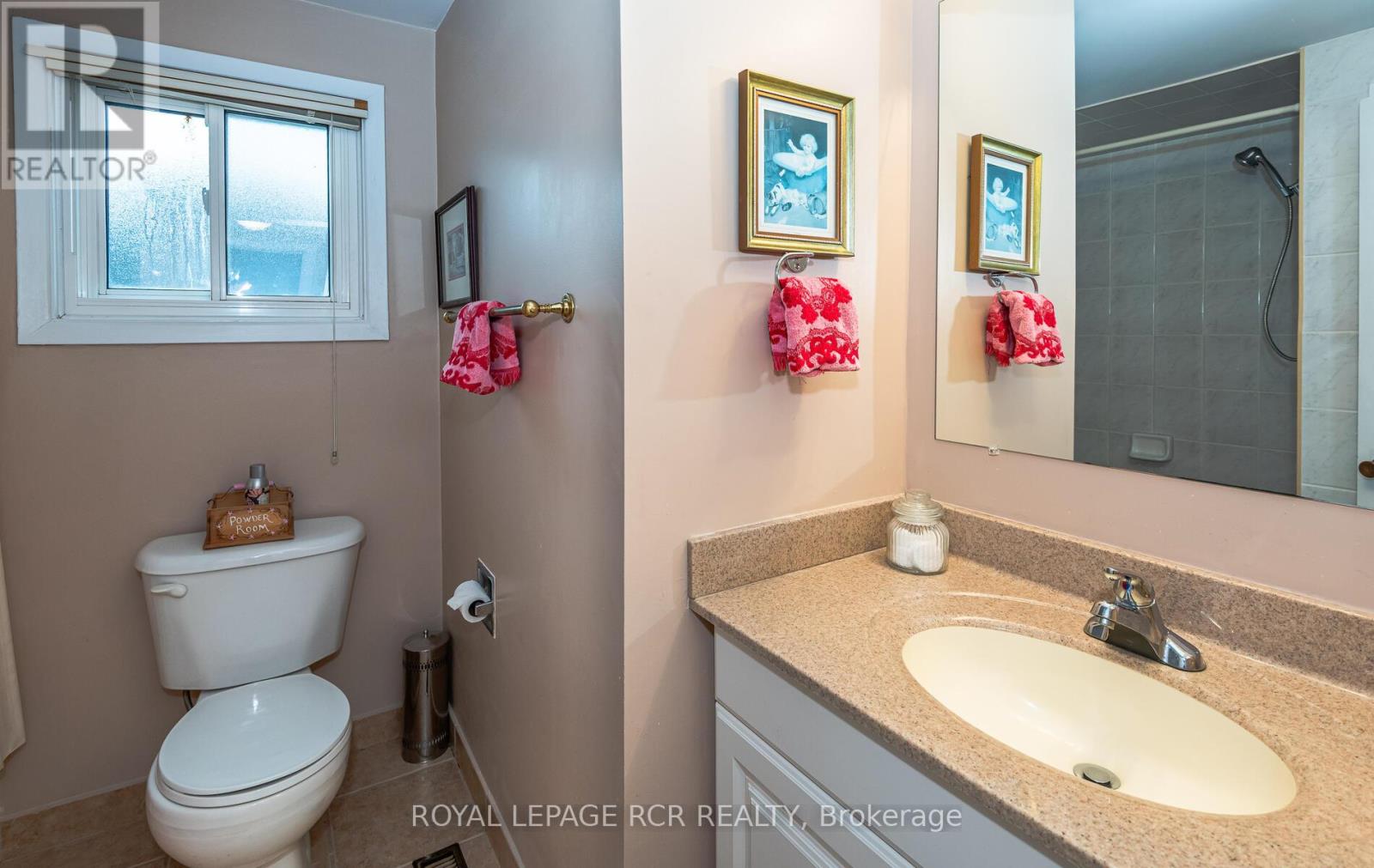 Photo 17 of 231 Stouffer Street, Whitchurchstouffville ON