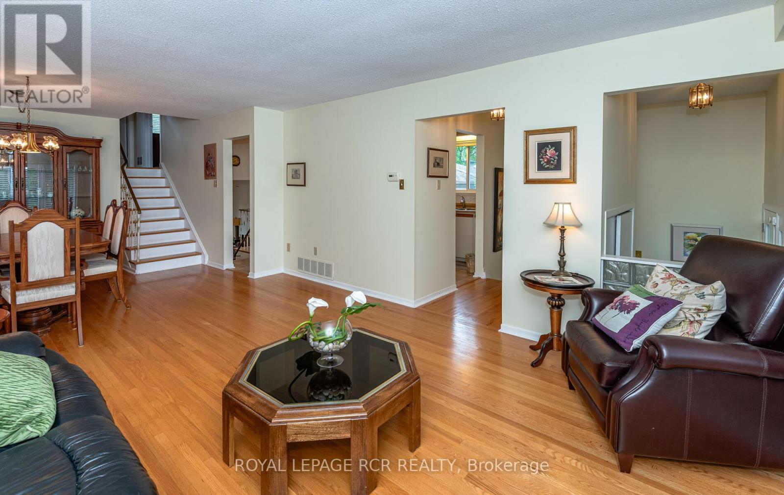 Photo 6 of 231 Stouffer Street, Whitchurchstouffville ON