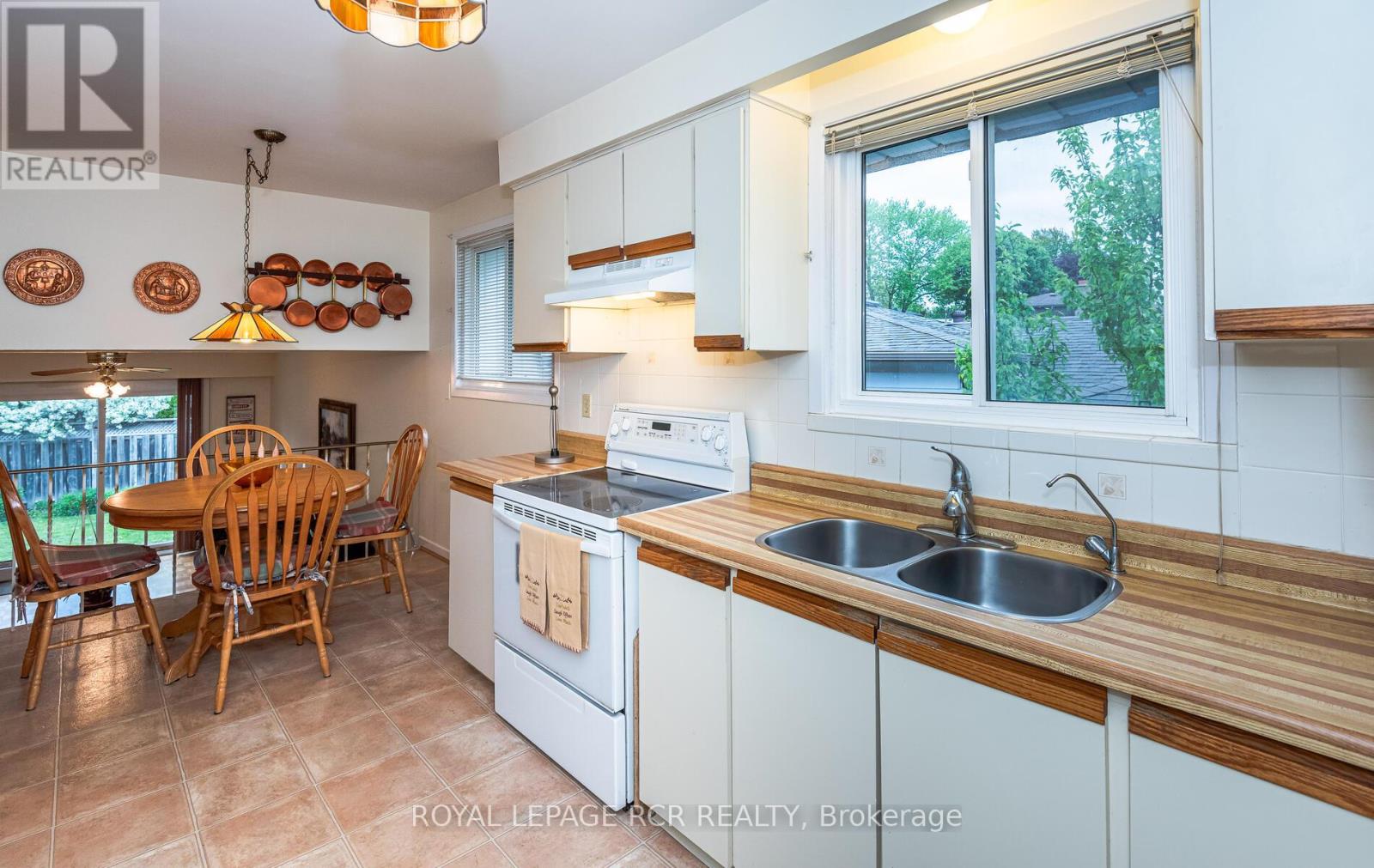 Photo 8 of 231 Stouffer Street, Whitchurchstouffville ON