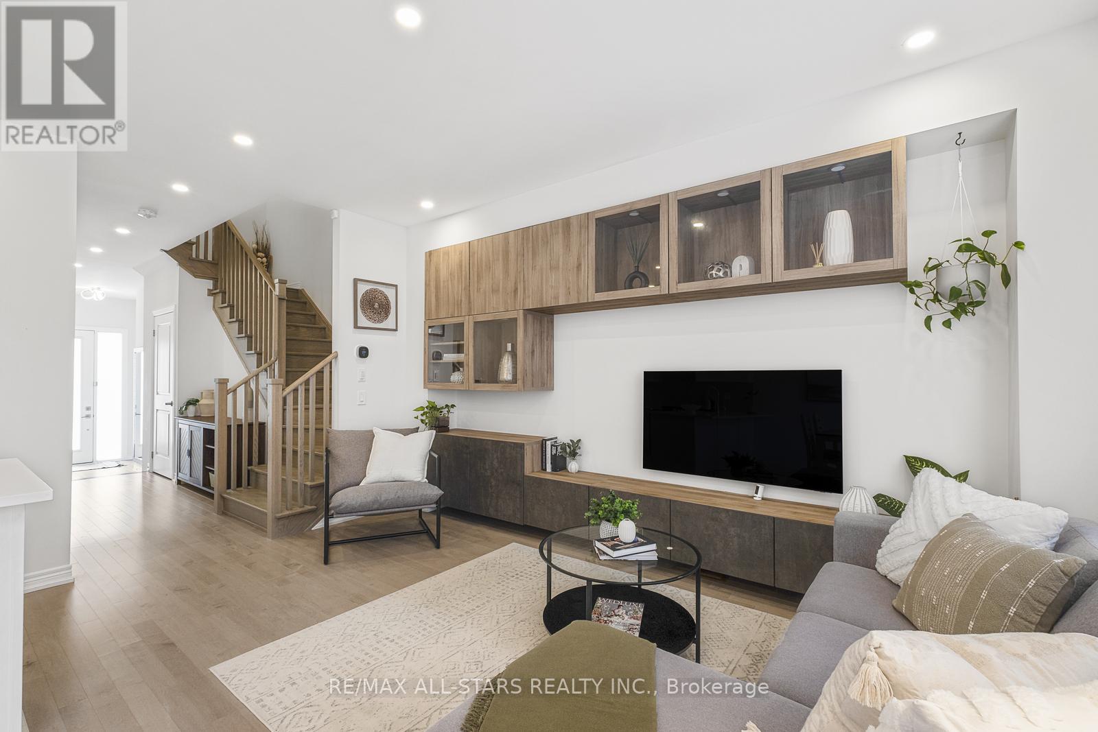 Photo 11 of 93 Seedling Crescent, Whitchurchstouffville ON