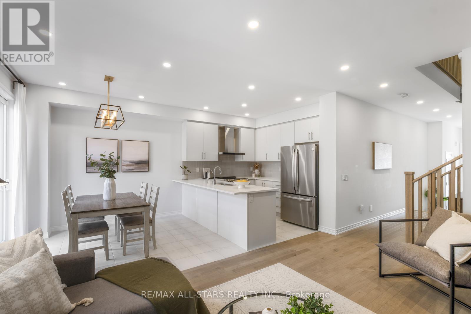 Photo 12 of 93 Seedling Crescent, Whitchurchstouffville ON