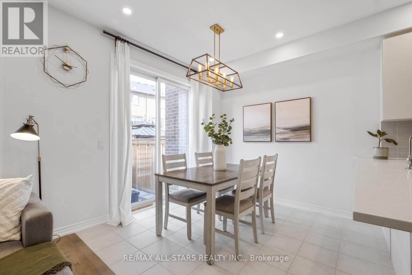 Photo 14 of 93 Seedling Crescent, Whitchurchstouffville ON