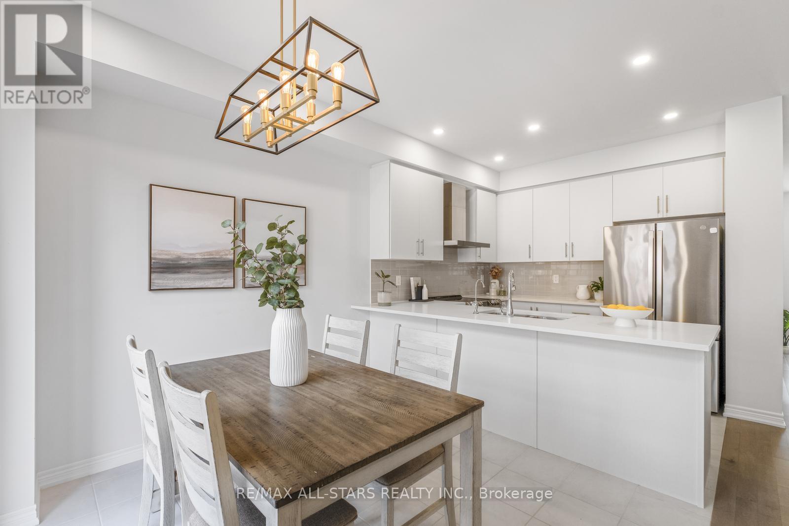 Photo 16 of 93 Seedling Crescent, Whitchurchstouffville ON