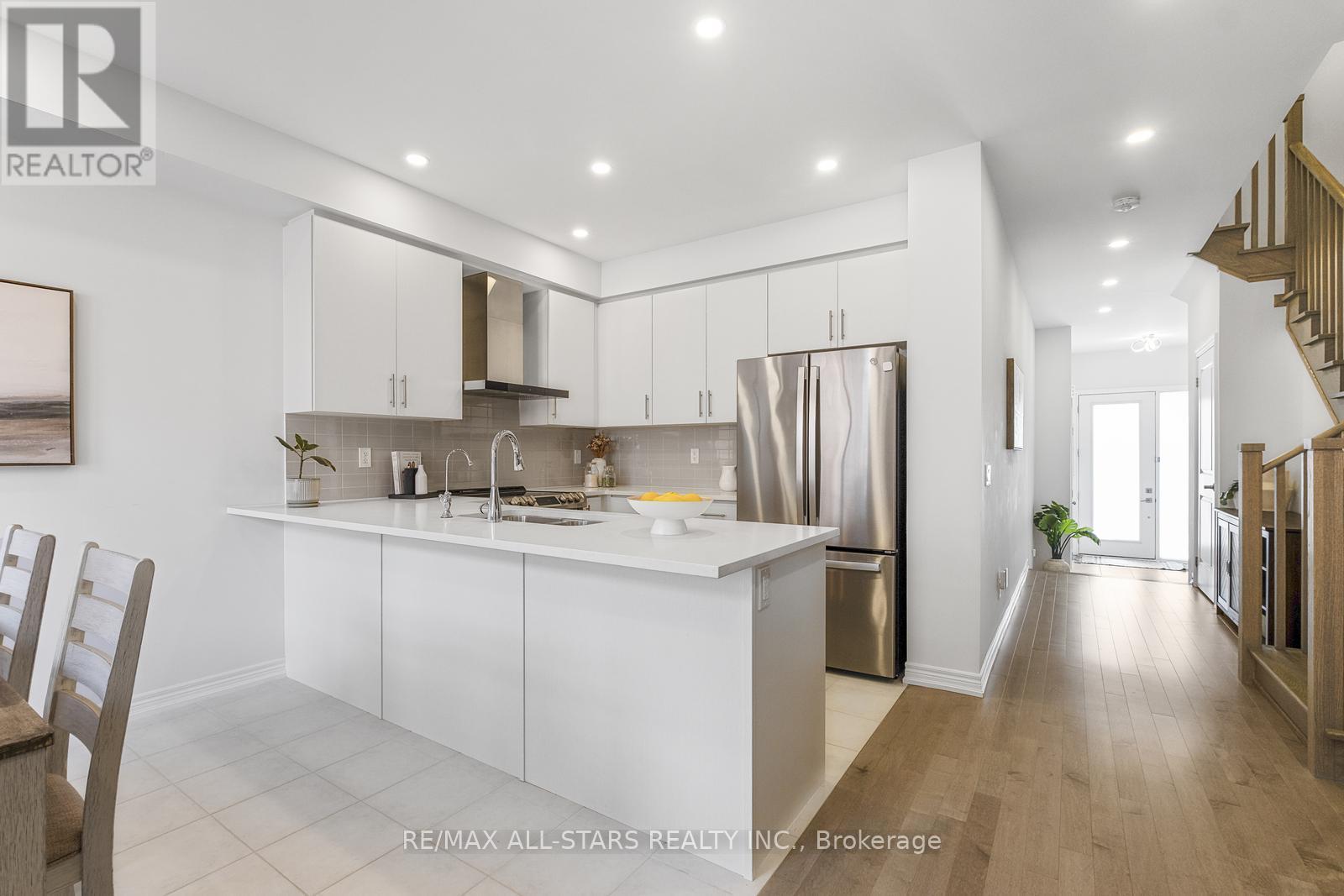 Photo 19 of 93 Seedling Crescent, Whitchurchstouffville ON