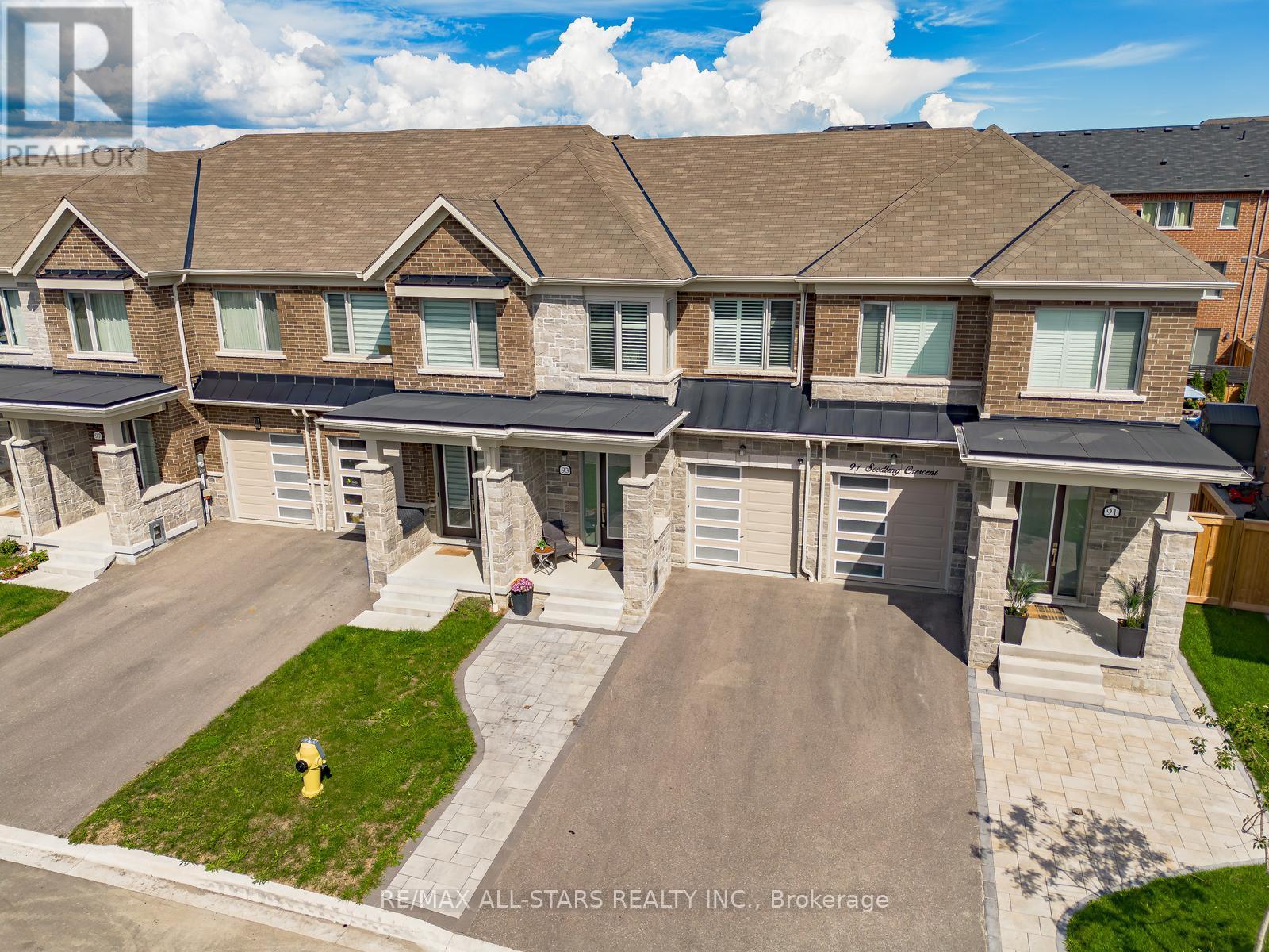 Photo 2 of 93 Seedling Crescent, Whitchurchstouffville ON