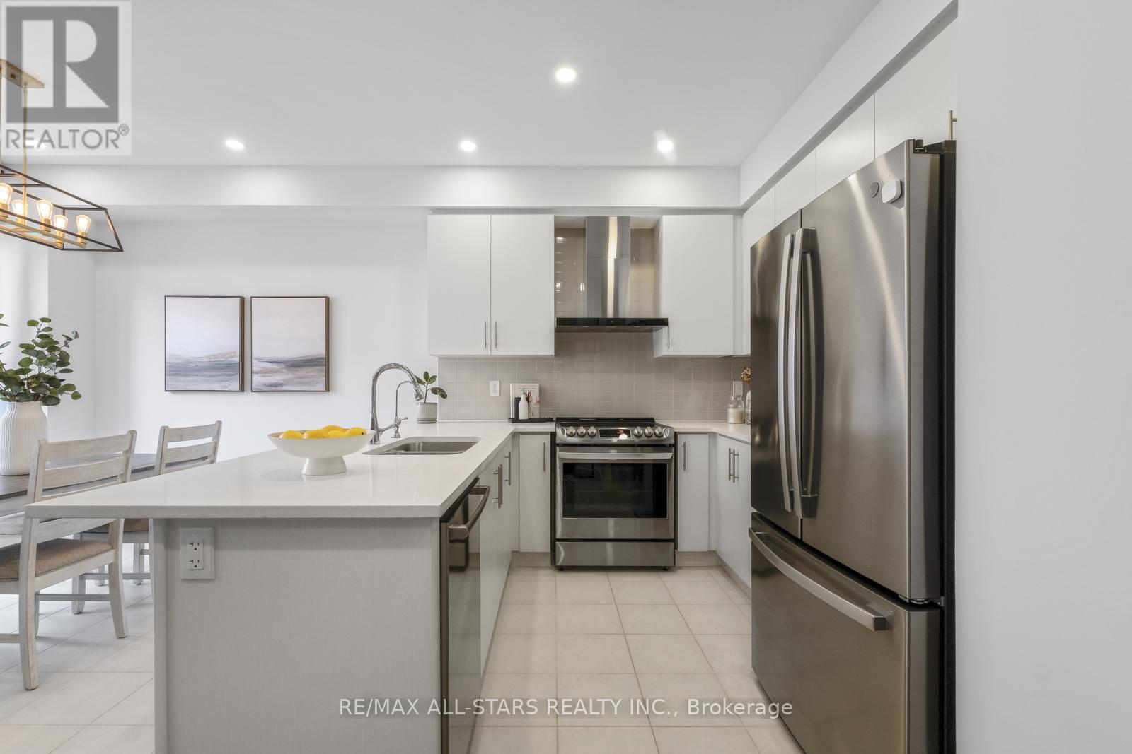Photo 20 of 93 Seedling Crescent, Whitchurchstouffville ON