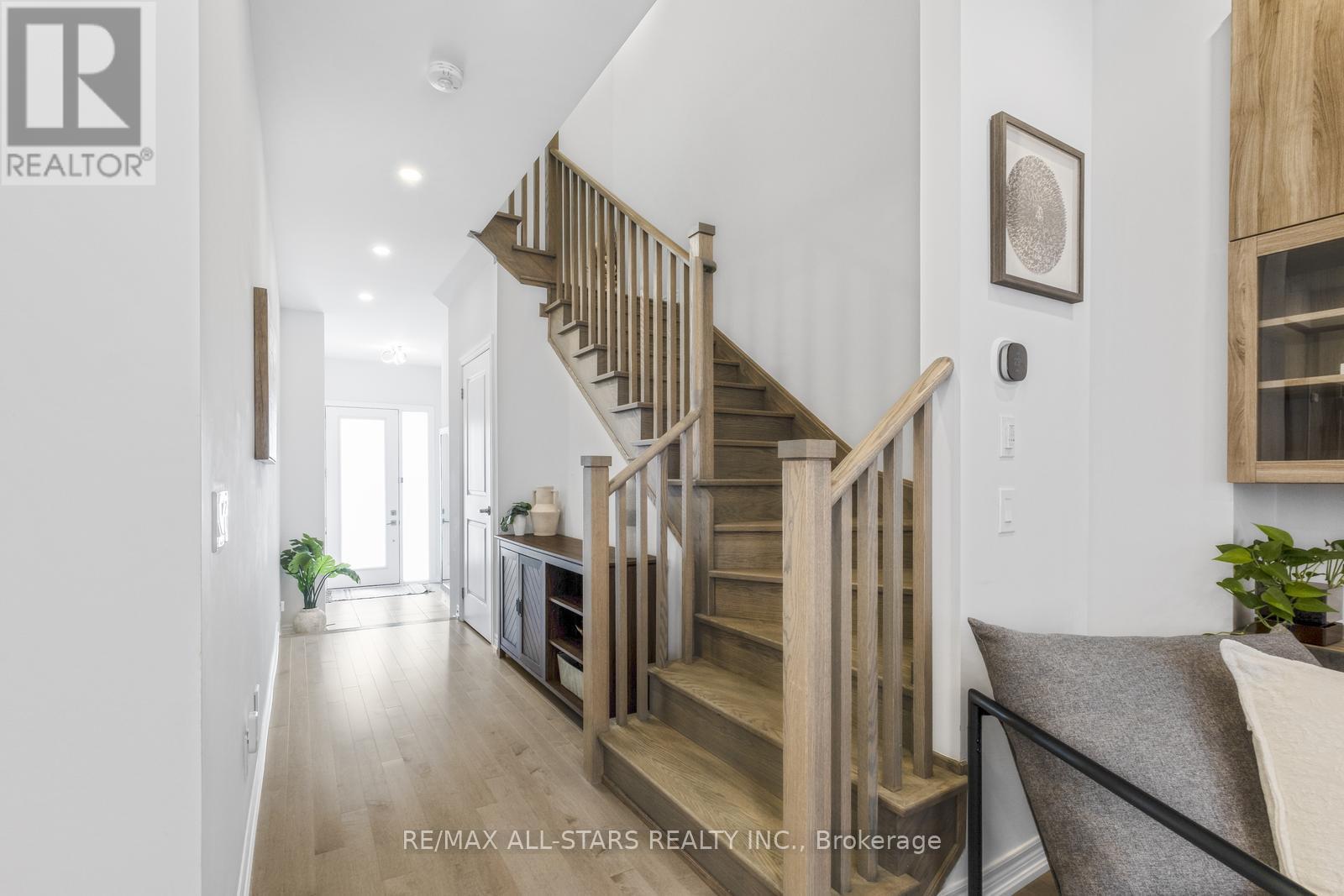Photo 23 of 93 Seedling Crescent, Whitchurchstouffville ON