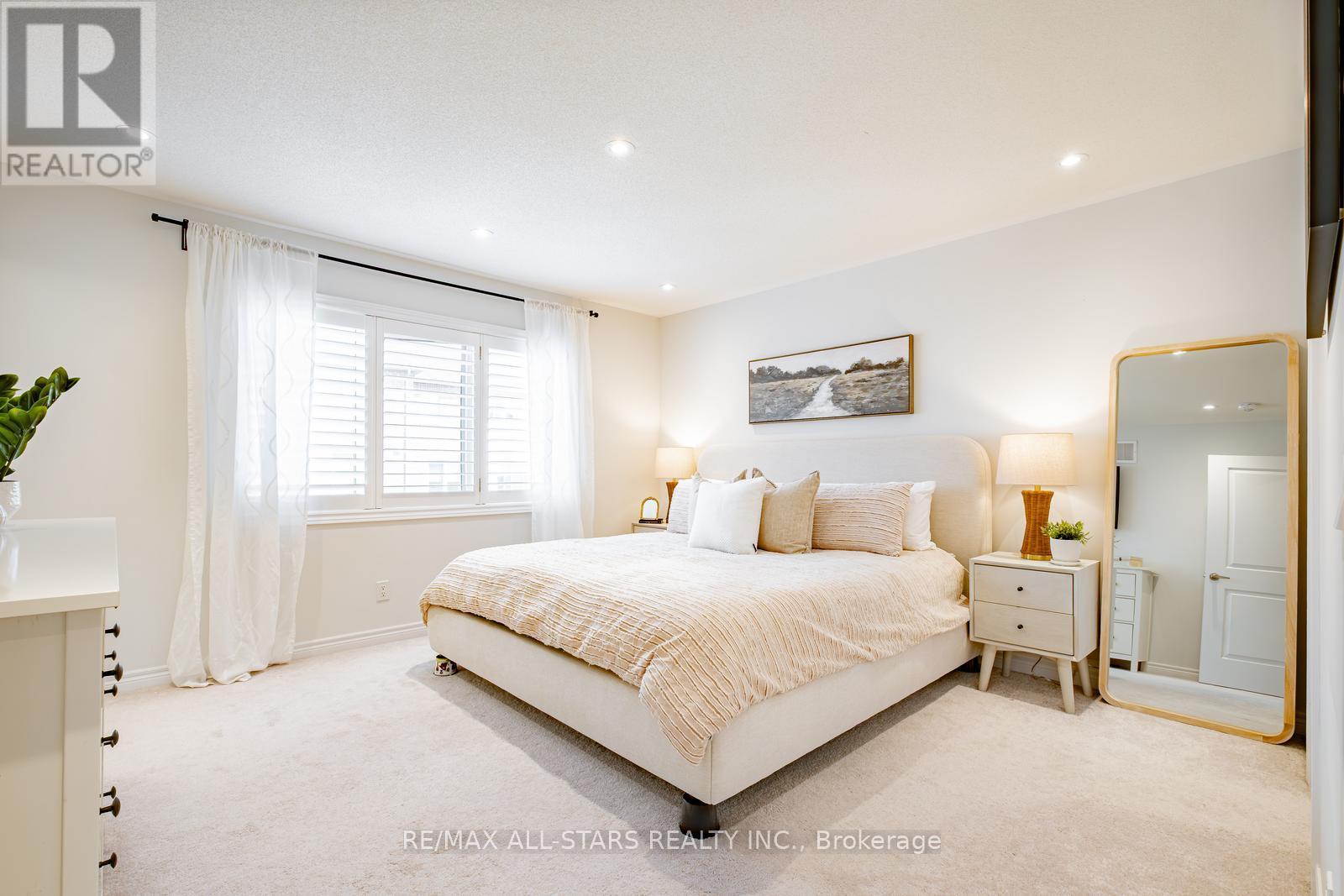Photo 25 of 93 Seedling Crescent, Whitchurchstouffville ON