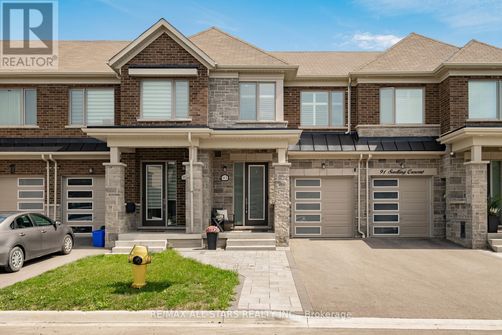 Photo 3 of 93 Seedling Crescent, Whitchurchstouffville ON
