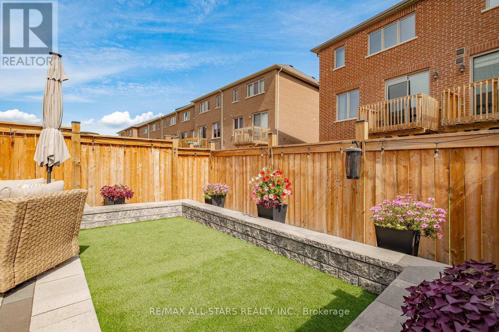 Photo 42 of 93 Seedling Crescent, Whitchurchstouffville ON