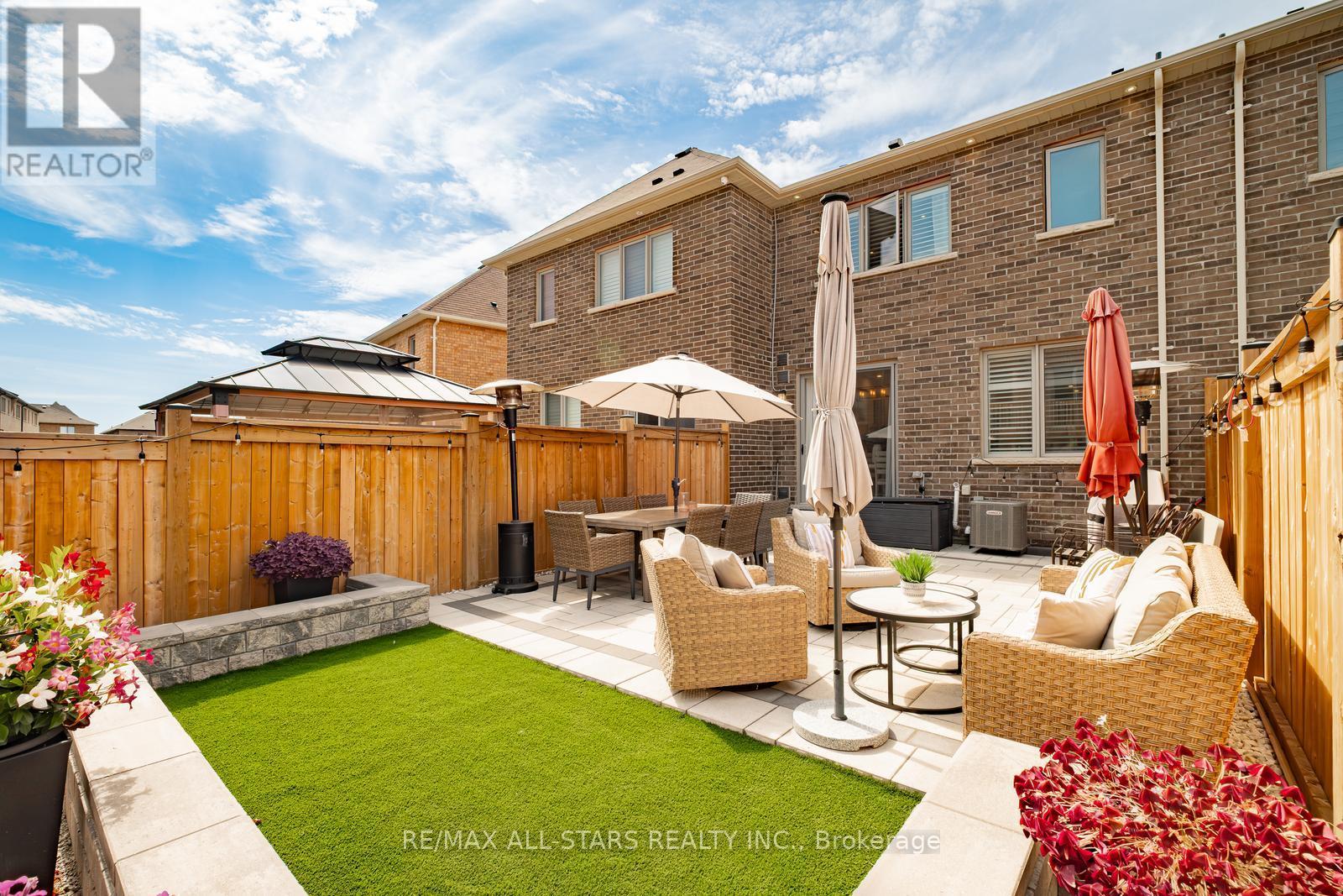 Photo 44 of 93 Seedling Crescent, Whitchurchstouffville ON