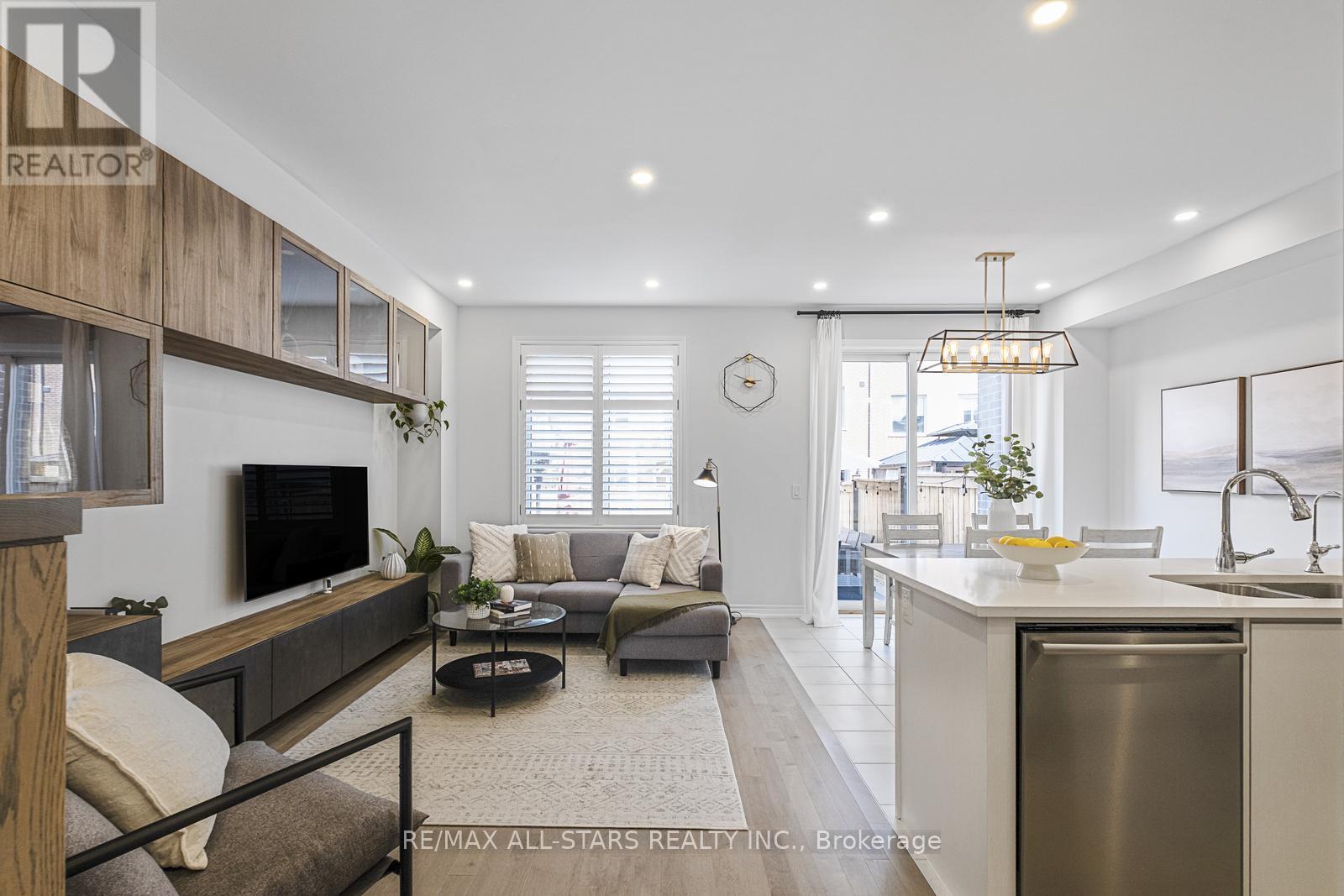 Photo 9 of 93 Seedling Crescent, Whitchurchstouffville ON