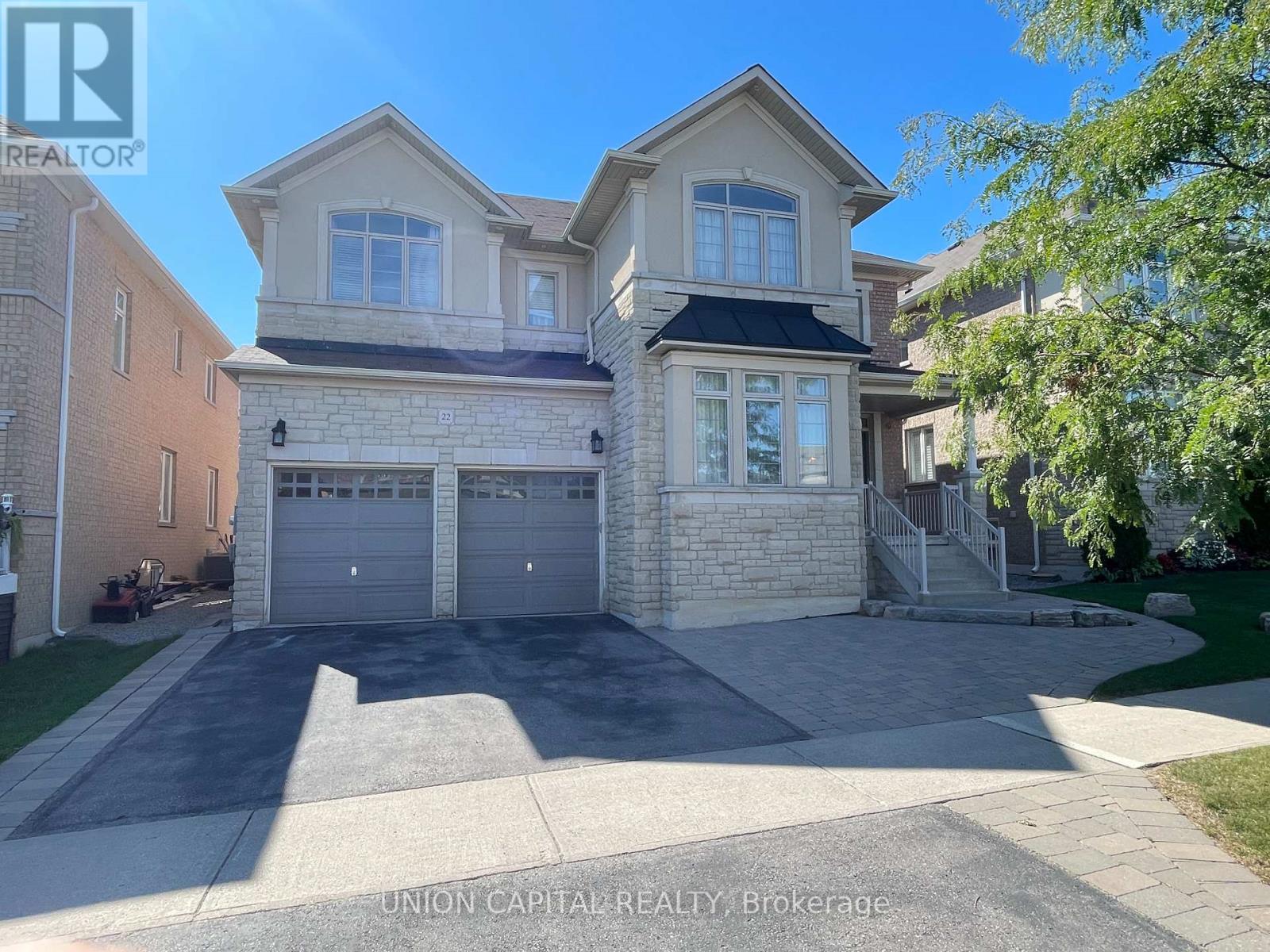 Photo 1 of 22 Greenforest Grove, Whitchurchstouffville ON