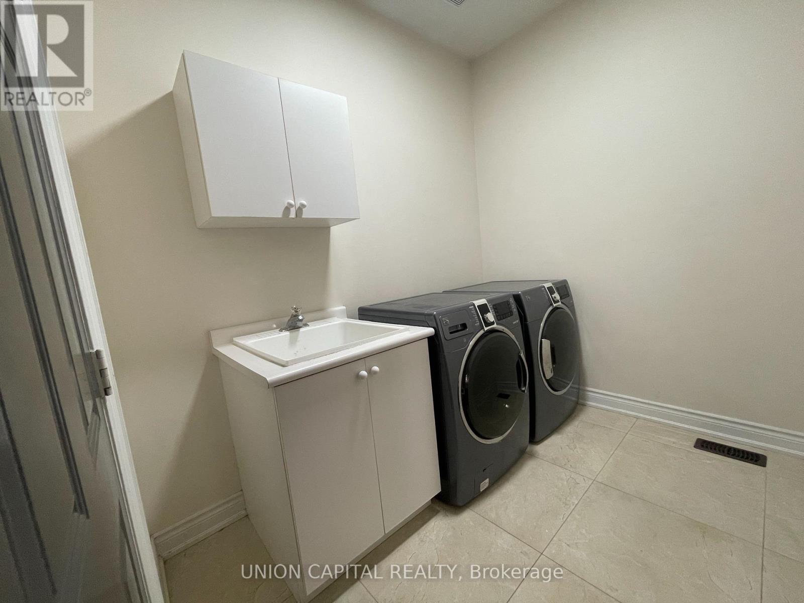 Photo 18 of 22 Greenforest Grove, Whitchurchstouffville ON