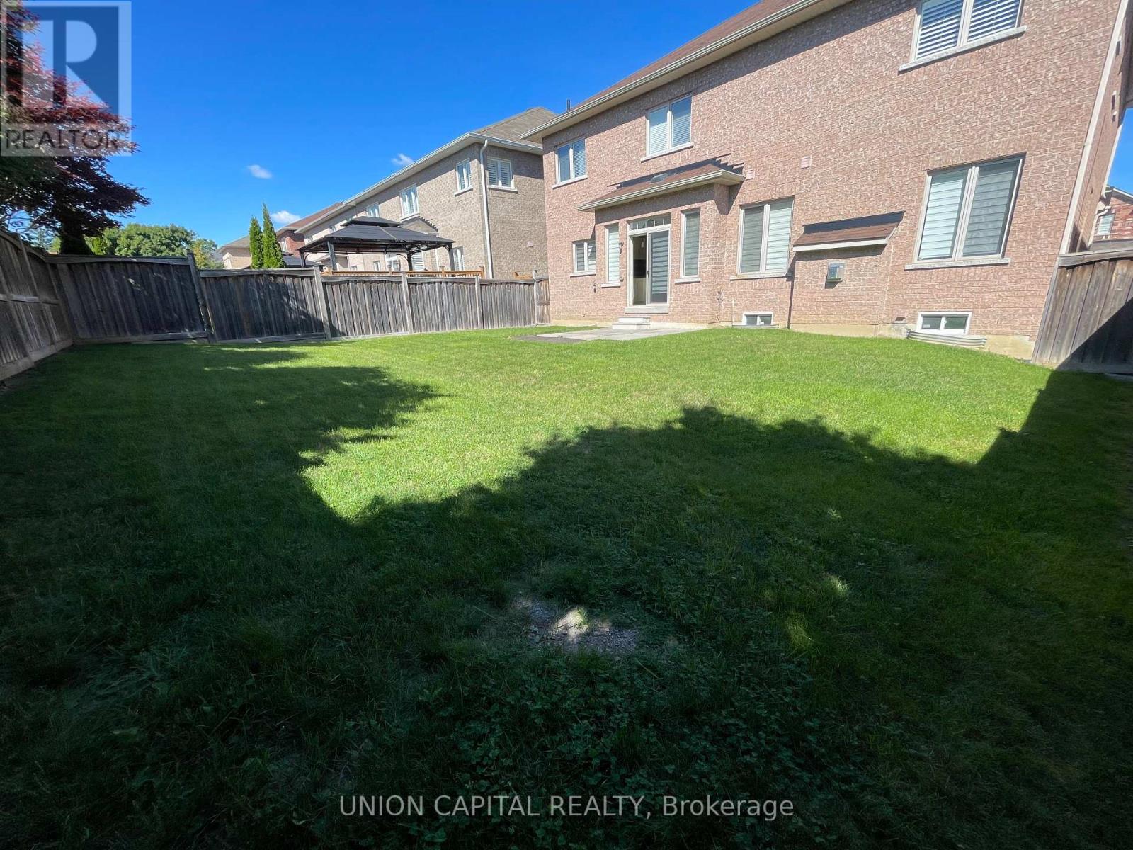 Photo 19 of 22 Greenforest Grove, Whitchurchstouffville ON