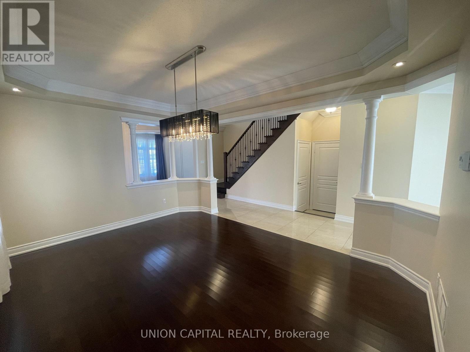 Photo 3 of 22 Greenforest Grove, Whitchurchstouffville ON