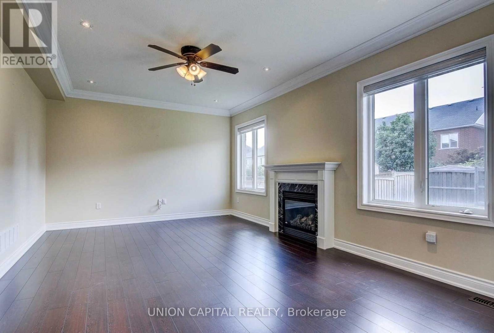 Photo 4 of 22 Greenforest Grove, Whitchurchstouffville ON