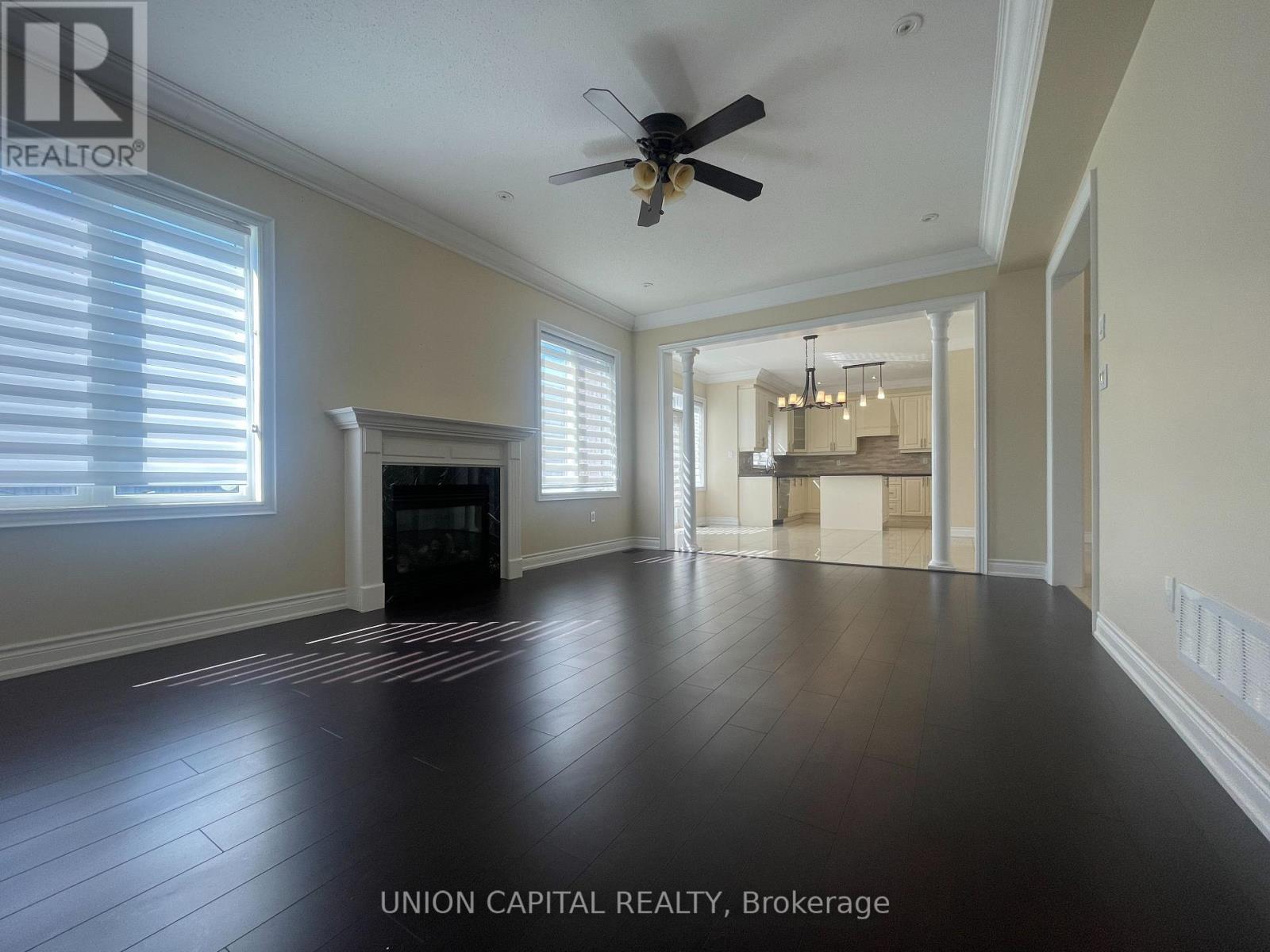 Photo 5 of 22 Greenforest Grove, Whitchurchstouffville ON