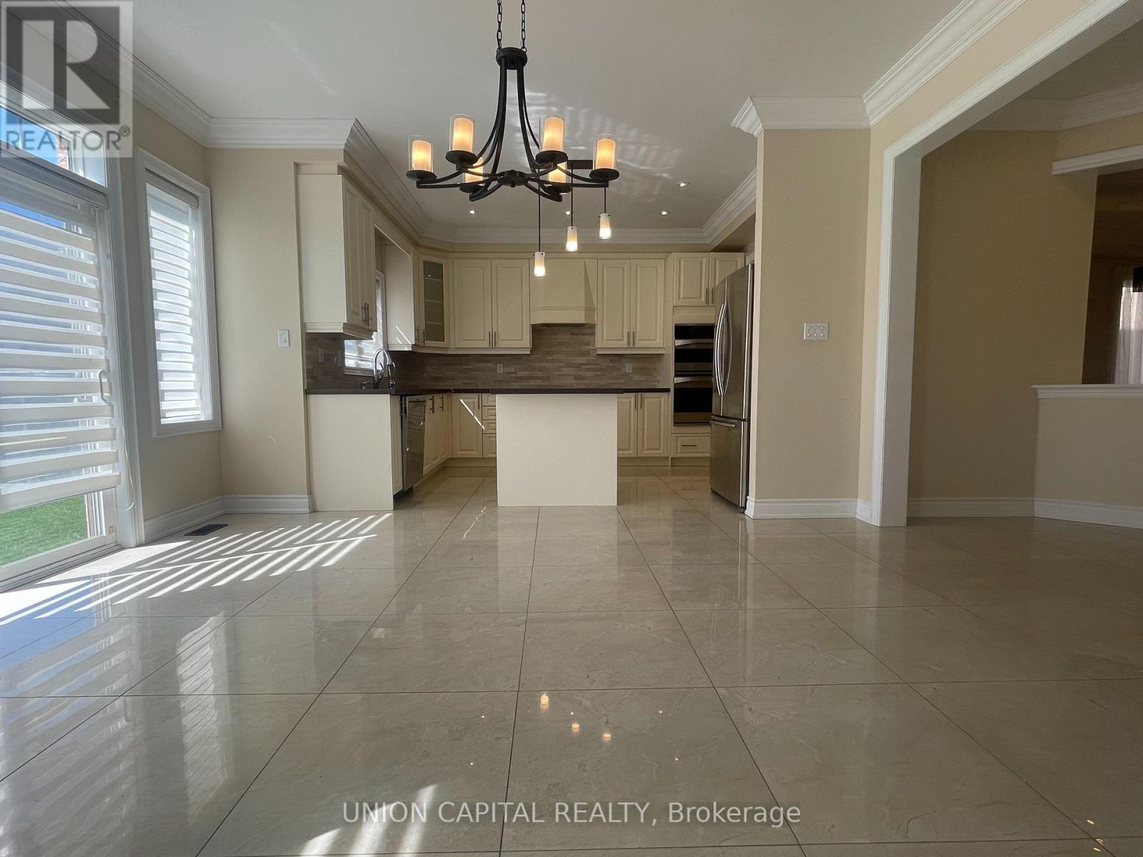 Photo 7 of 22 Greenforest Grove, Whitchurchstouffville ON