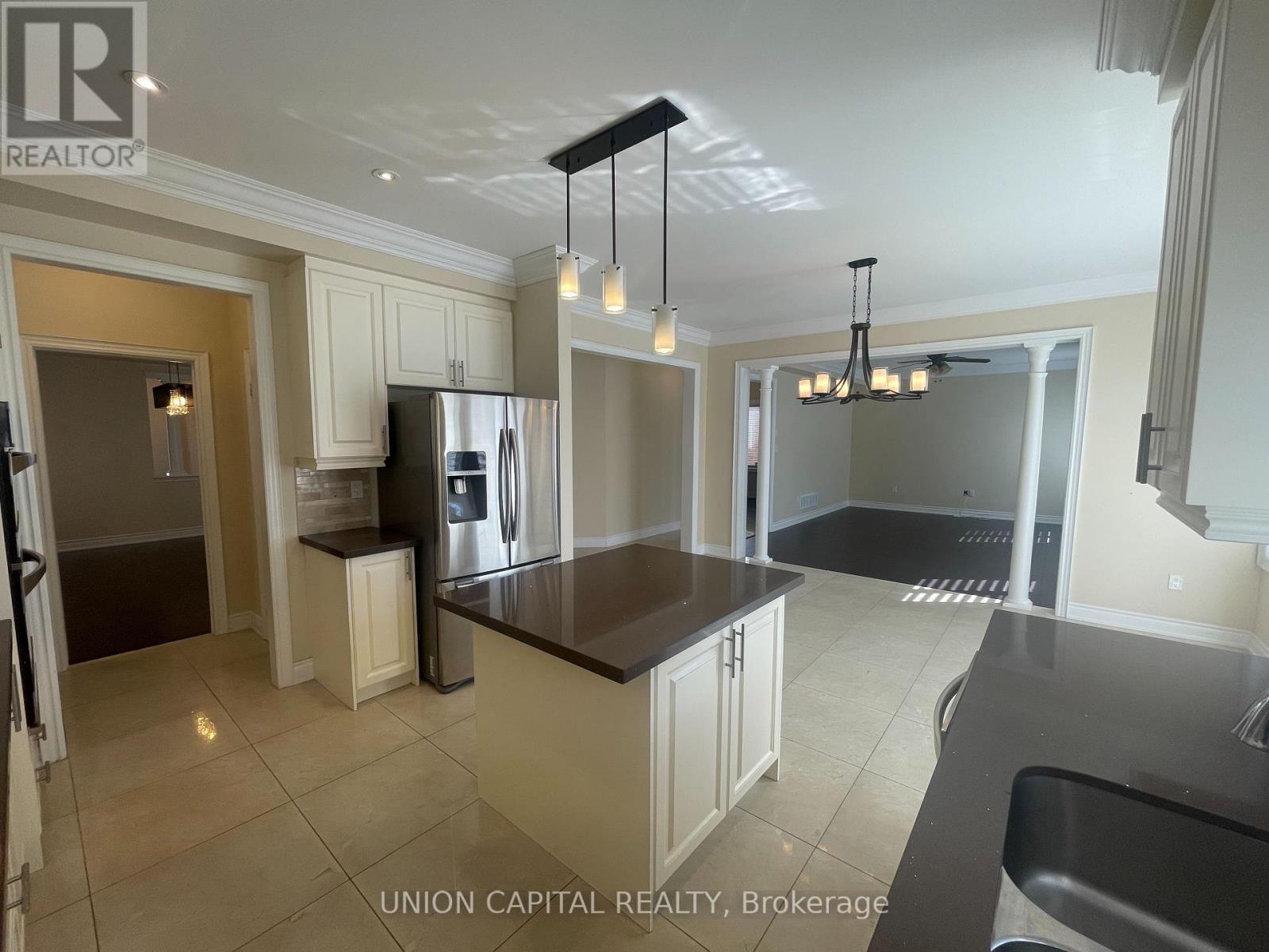 Photo 8 of 22 Greenforest Grove, Whitchurchstouffville ON