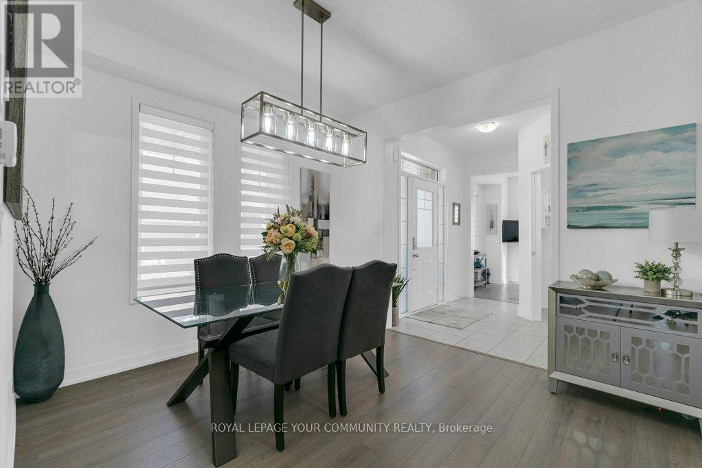 Photo 10 of 258 Harding Park Street, Newmarket ON