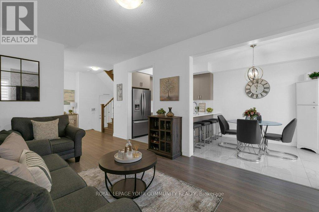 Photo 16 of 258 Harding Park Street, Newmarket ON