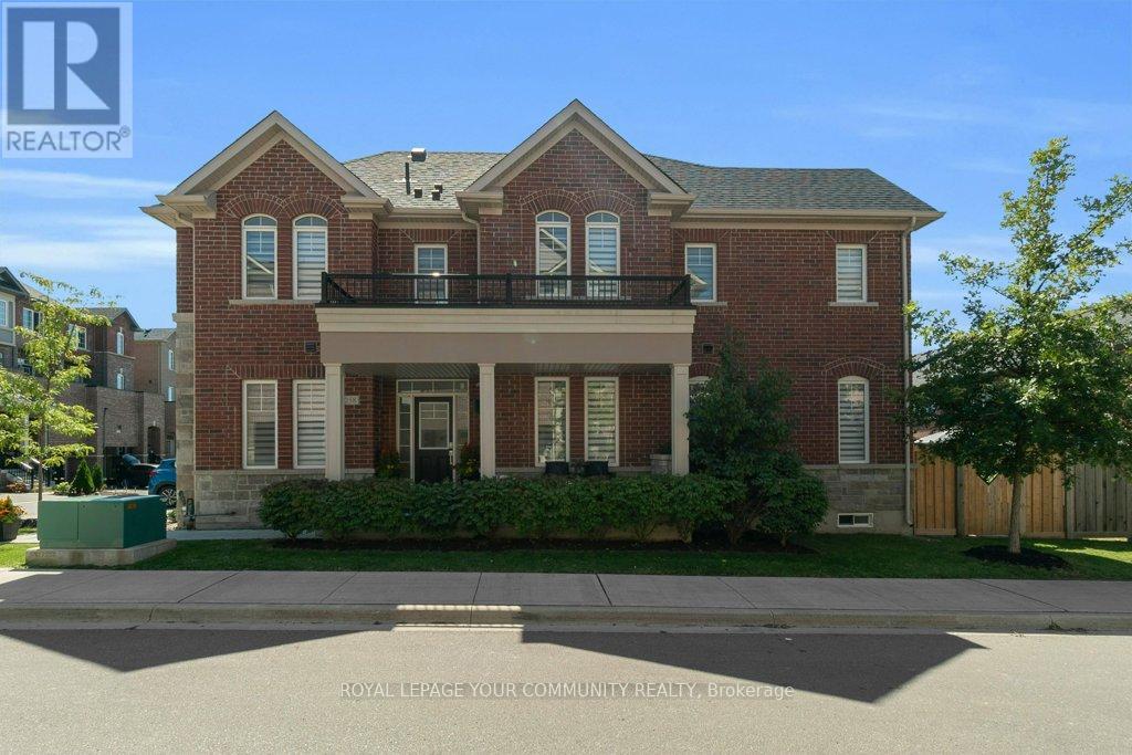 Photo 2 of 258 Harding Park Street, Newmarket ON