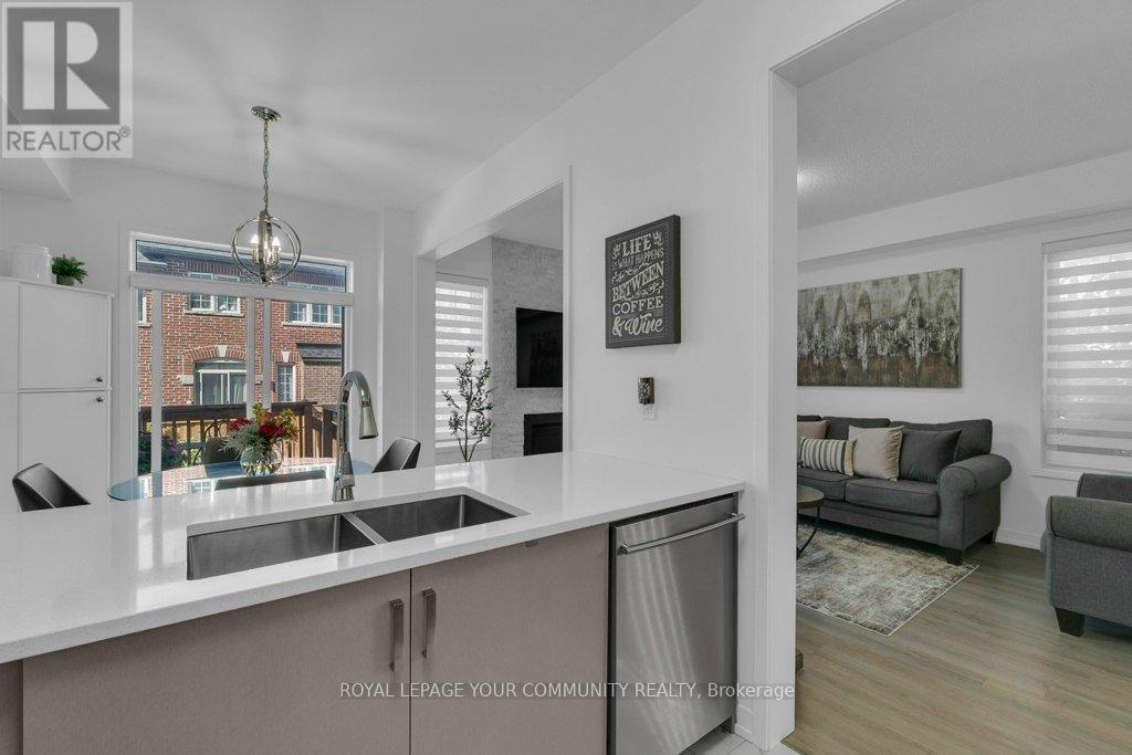 Photo 20 of 258 Harding Park Street, Newmarket ON
