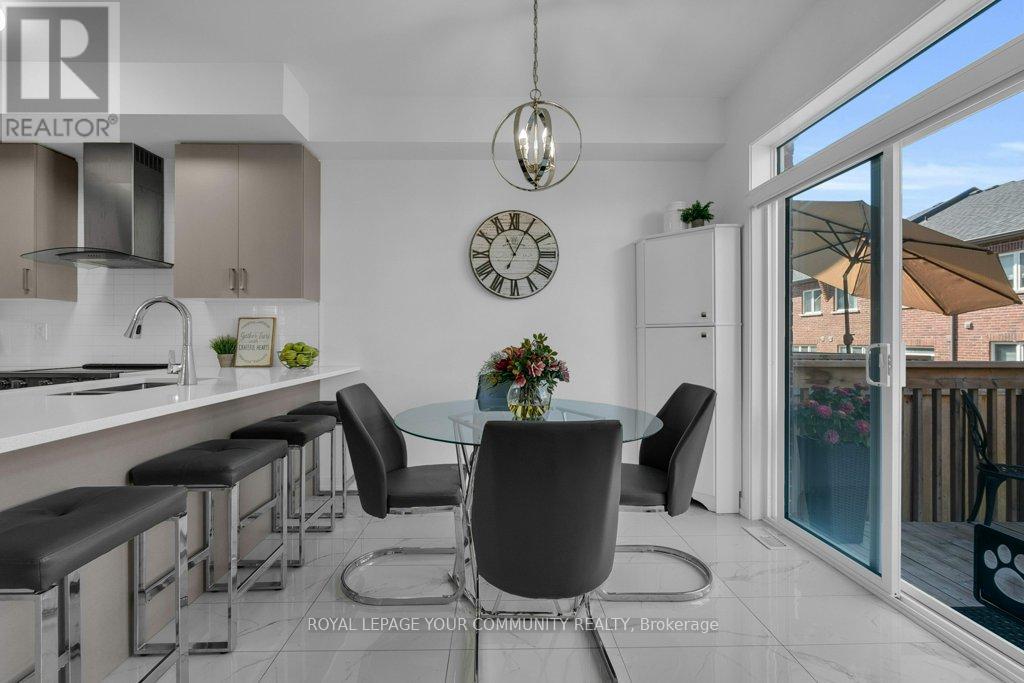 Photo 21 of 258 Harding Park Street, Newmarket ON