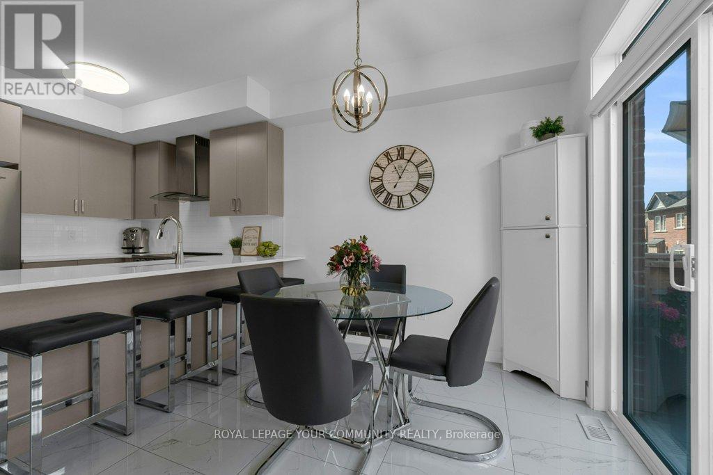 Photo 22 of 258 Harding Park Street, Newmarket ON