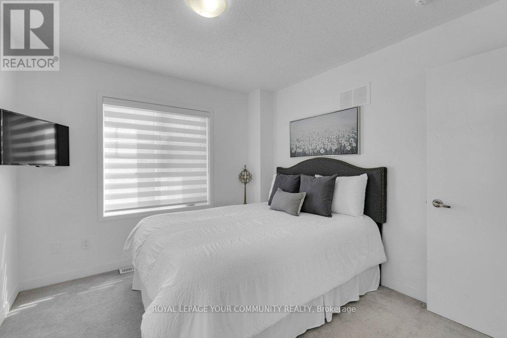 Photo 34 of 258 Harding Park Street, Newmarket ON